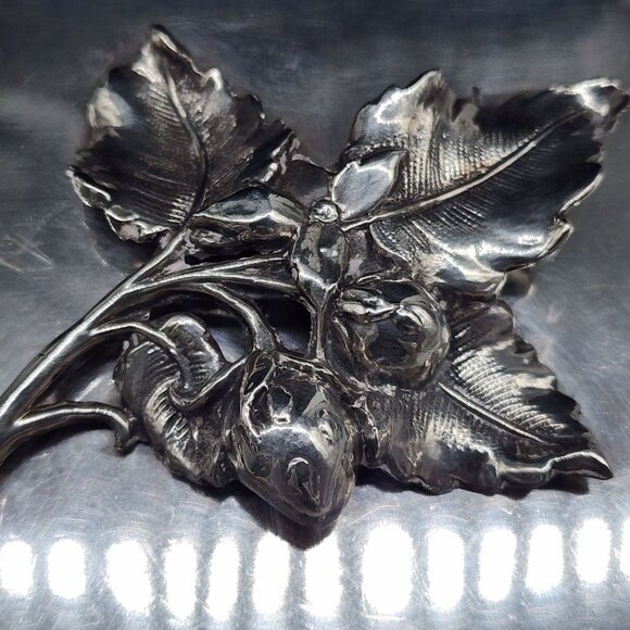 Antique W.B. Mfg 795 Silver Plate Cigarette Box With Floral Berries Curved Legs - Picture 13 of 15